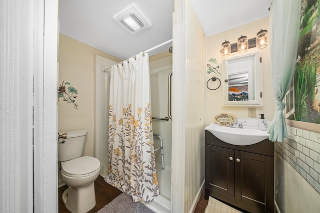 full bathroom featuring visible vents, toilet, a shower with curtain, wood finished floors, and vanity