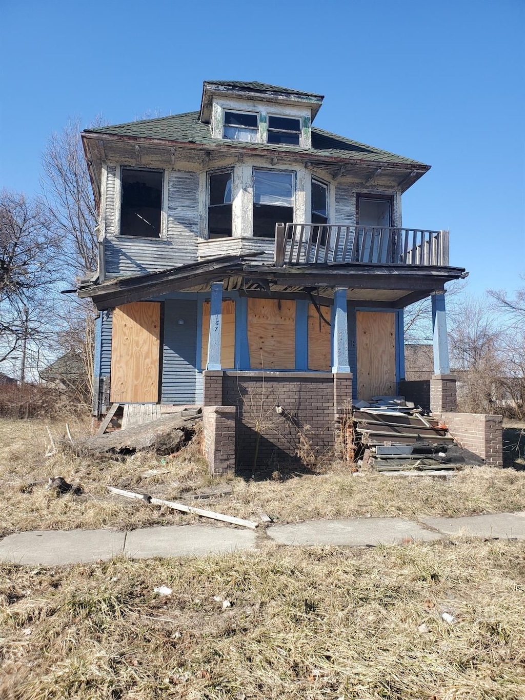 2187 Concord St, Detroit, MI 48207 - view of front of house with covered porch