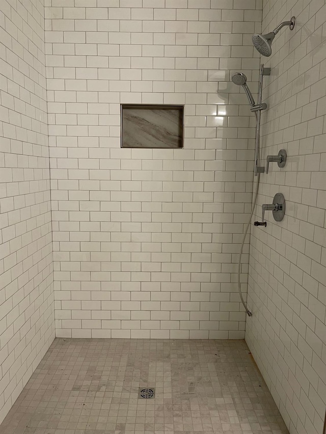 4290 Duck Dr Unit 18, Ann Arbor, MI 48103 - bathroom featuring tiled shower