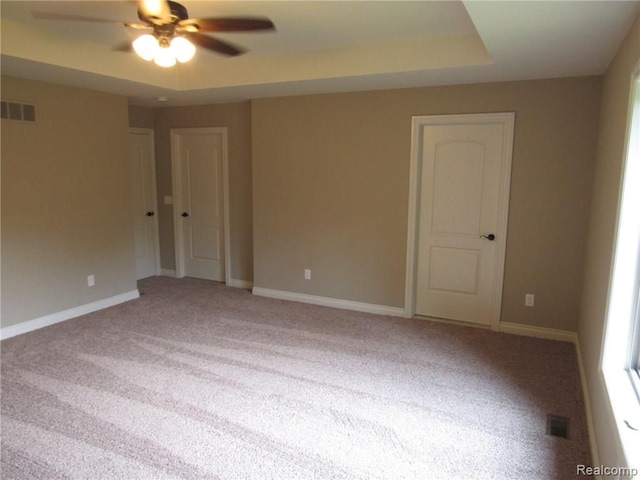 unfurnished room featuring carpet flooring and ceiling fan