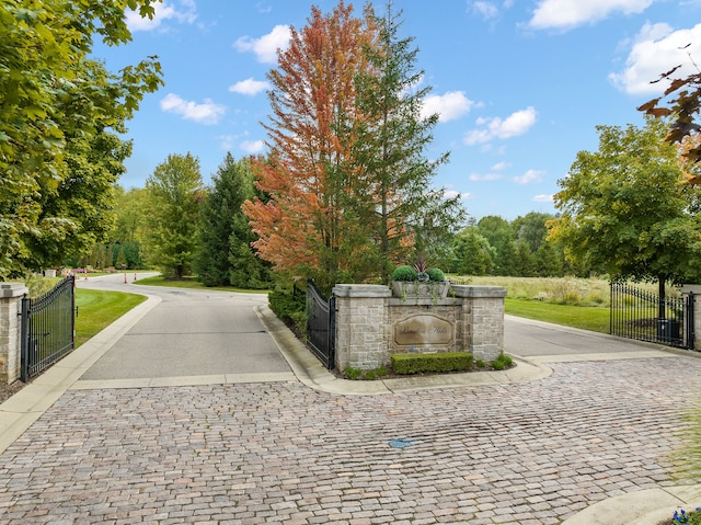 155 Bridgeview Dr, Bloomfield Hills, MI 48304