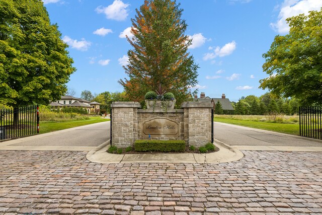 155 Bridgeview Dr, Bloomfield Hills, MI 48304
