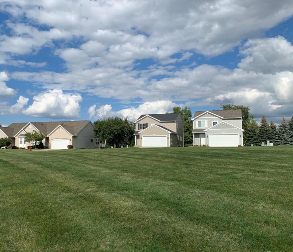 5148 Sandalwood Cir, Grand Blanc, MI 48439 - photo 2