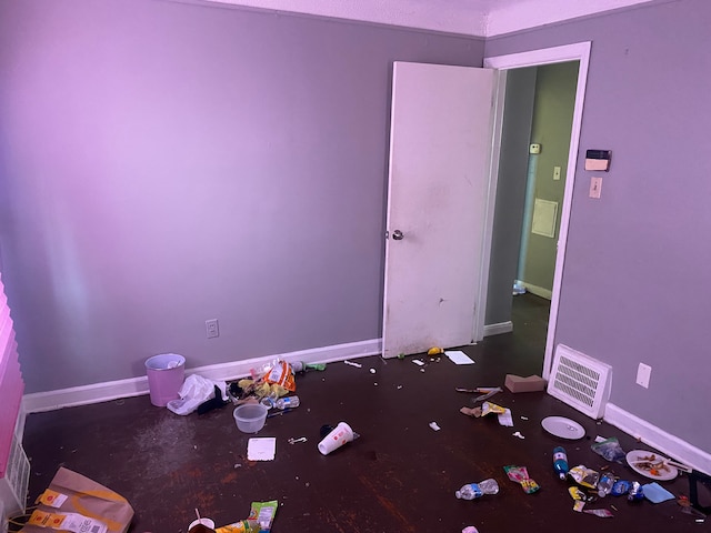 16062 Carlisle St, Detroit, MI 48205 - spare room with baseboards