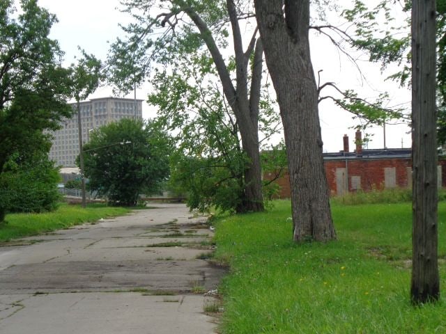 2881 17th St, Detroit, MI 48216