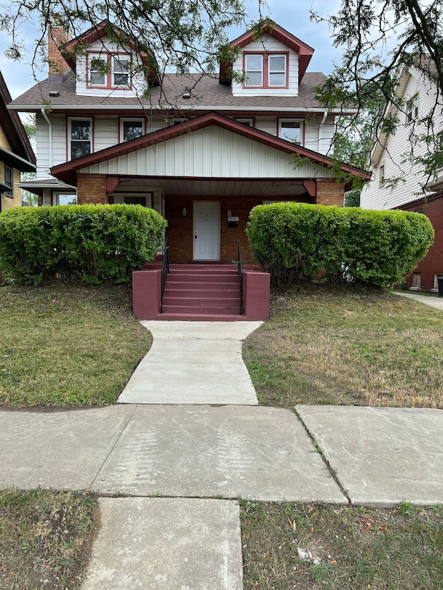 view of front of home with a front lawn