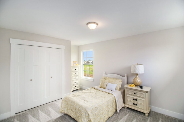 bedroom with carpet flooring and a closet