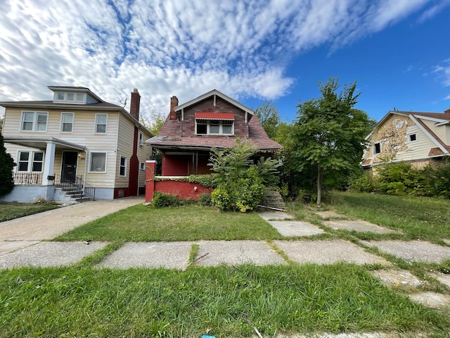 view of front of home featuring a front yard and covered porch