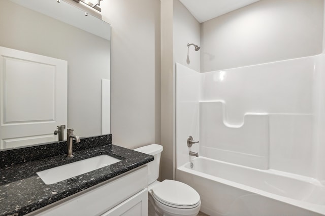 1140 Lochaven Cir Unit 10B, Hillsdale, MI 49242 - full bath featuring toilet, vanity, and tub / shower combination