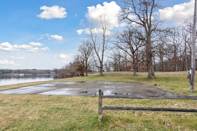 view of yard featuring a water view