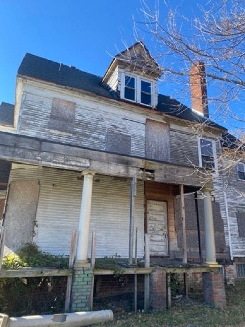 100 Pingree St, Detroit, MI 48202 - view of front of home with a porch and a chimney