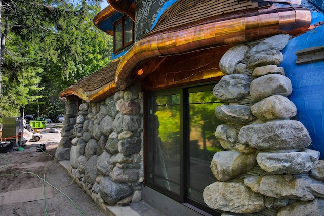 9554 Fowler Ln, Rapid City, MI 49676 - exterior view of stone siding