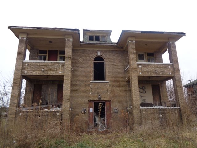 view of front facade