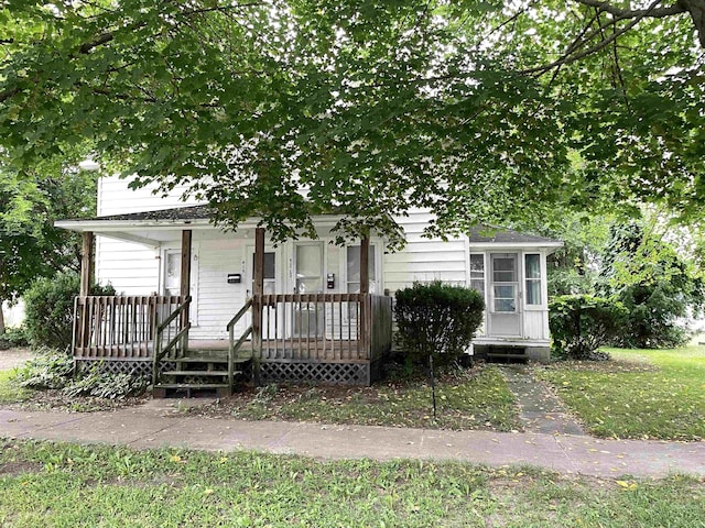 415 S Franklin, Mount Pleasant, MI 48858 - obstructed view of property featuring a porch