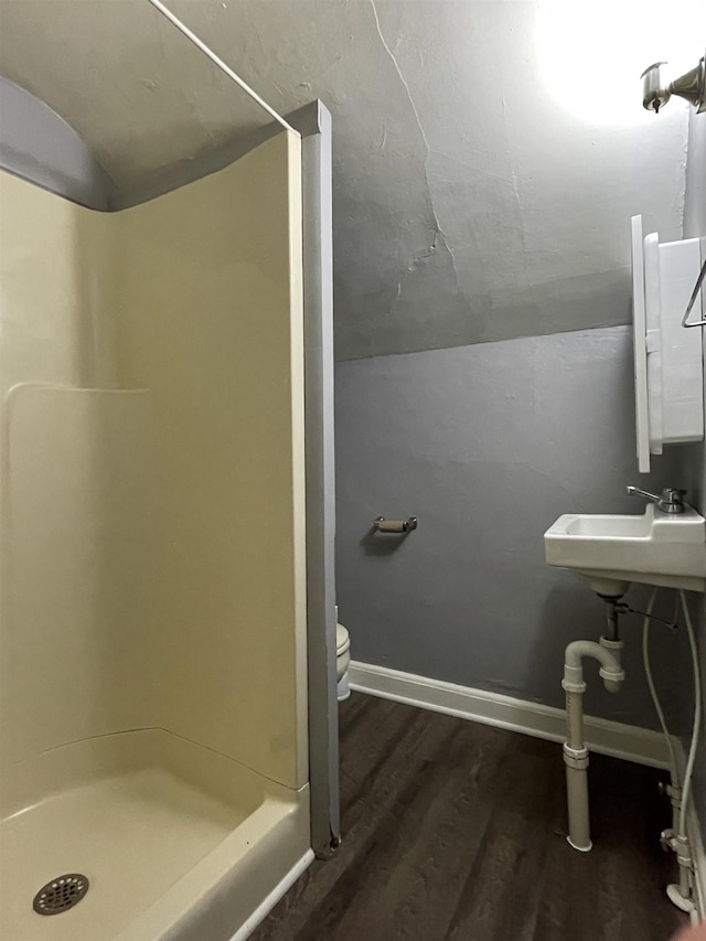 415 S Franklin, Mount Pleasant, MI 48858 - bathroom with a shower, toilet, wood finished floors, lofted ceiling, and a sink