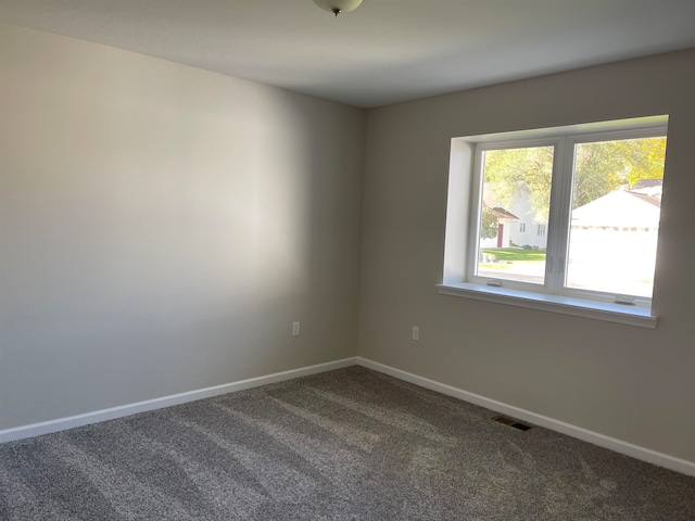 spare room with carpet flooring