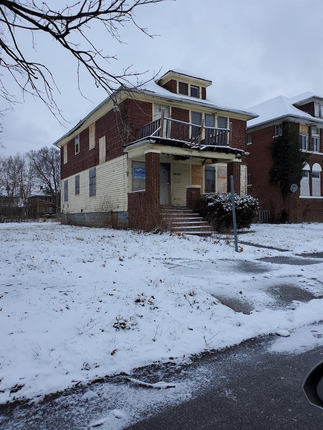 view of front of house featuring a balcony