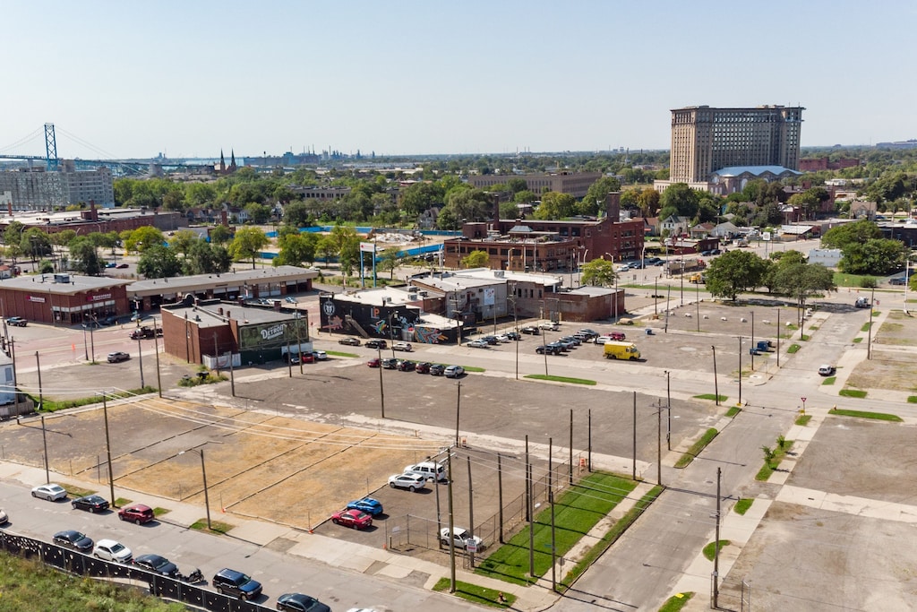 2287 Cochrane St, Detroit, MI 48216