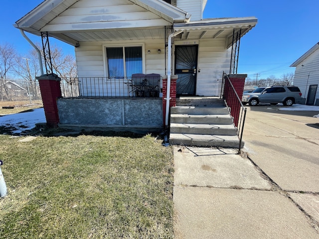 19312 Danbury St, Highland Park, MI 48203 - view of front of home with a porch