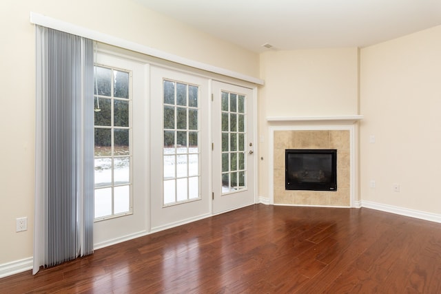 176 Sea Breeze Dr Unit 6, Detroit, MI 48214 - unfurnished living room with wood finished floors, plenty of natural light, a fireplace, and baseboards