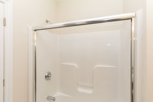 176 Sea Breeze Dr Unit 6, Detroit, MI 48214 - bathroom with shower / bath combination