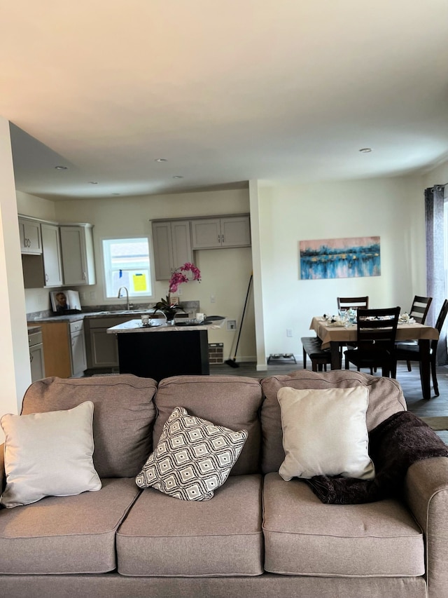 3075 Waukegan St, Auburn Hills, MI 48326 - view of living room