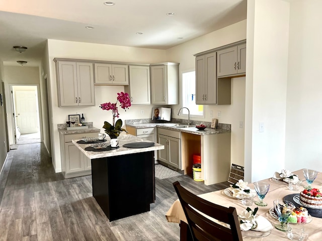 kitchen with gray cabinetry, sink, a kitchen island, and dark hardwood / wood-style floors