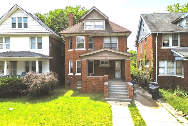 view of front facade featuring a front yard