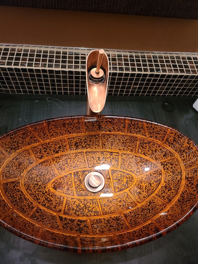 677 Selden St, Detroit, MI 48201 - bathroom view