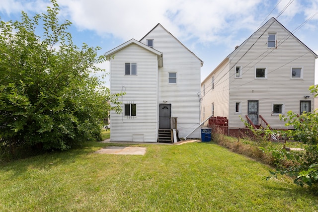 back of house featuring a lawn