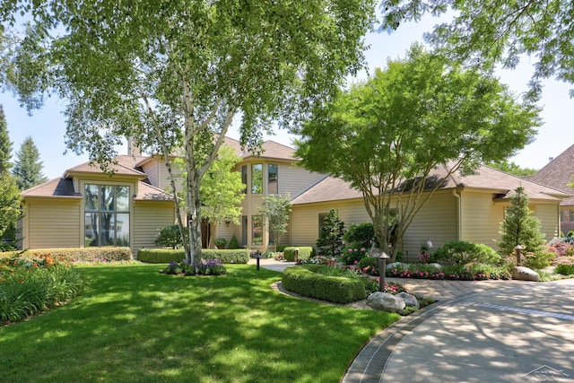 view of front of house with a front yard