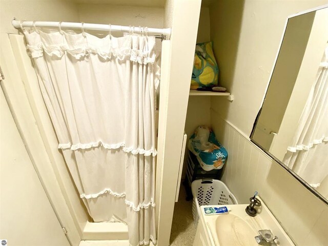 628 S Oak St, Mount Pleasant, MI 48858 - bathroom featuring a wainscoted wall, a shower with shower curtain, and vanity
