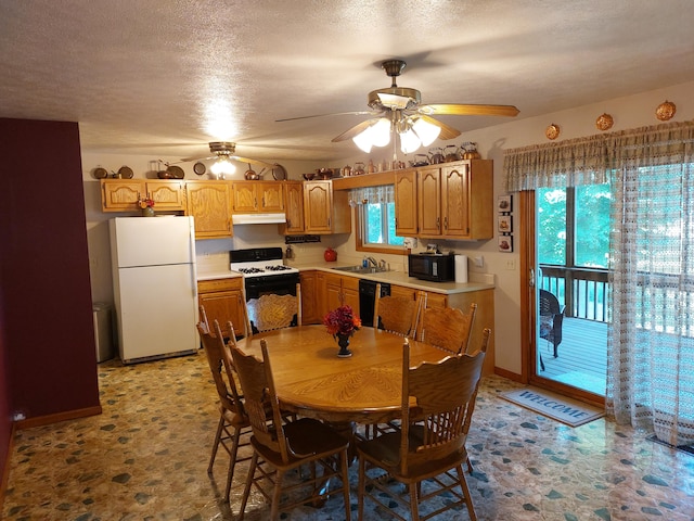 kitchen featuring sink, a textured ceiling, ceiling fan, and black appliances