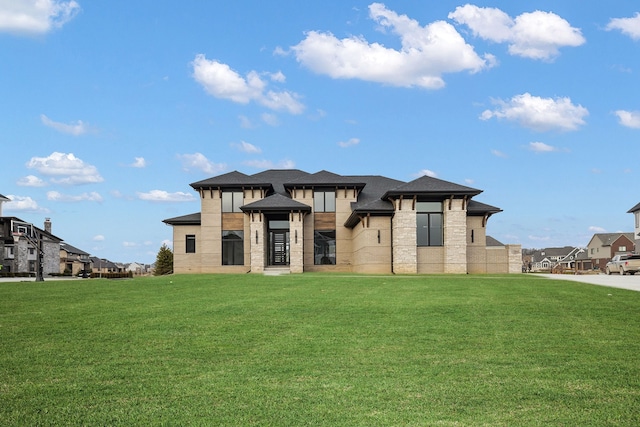 view of front of home featuring a front yard