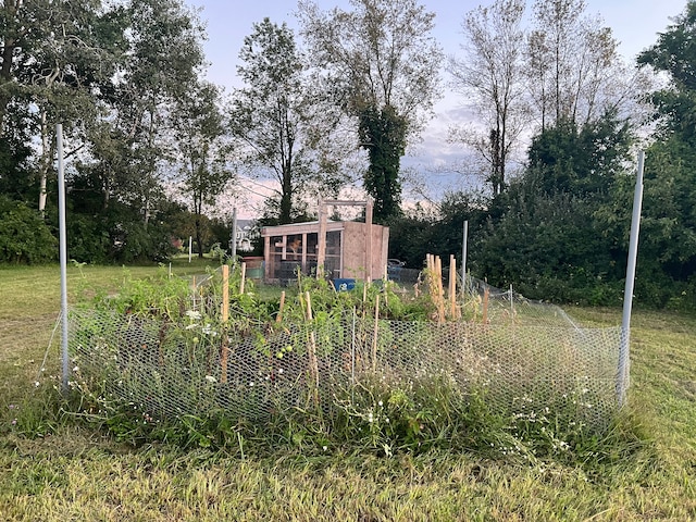 66930 Dorothy Trl, Washington, MI 48095 - view of yard with a garden