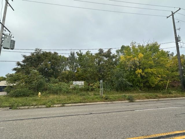 4055 Davison Rd, Burton, MI 48509 - photo 3