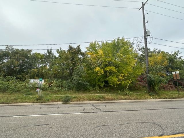 4055 Davison Rd, Burton, MI 48509 - photo 4