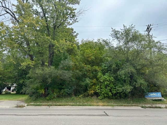 4055 Davison Rd, Burton, MI 48509 - photo 5