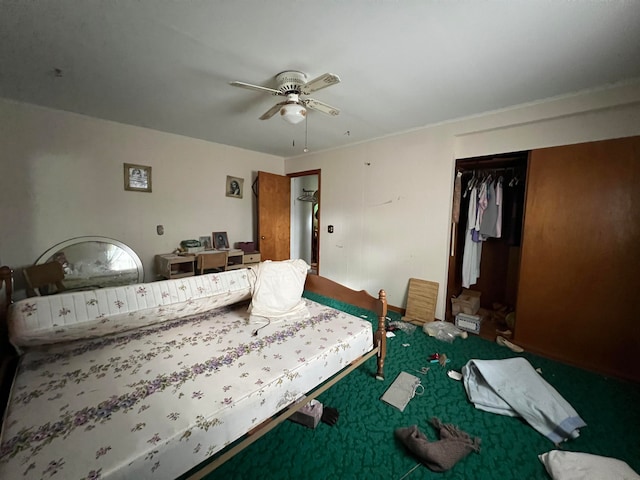 bedroom featuring ceiling fan and a closet