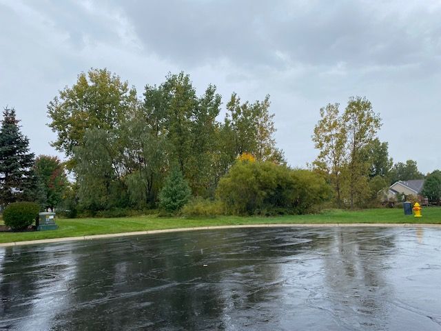 7105 Woods W Dr, Flushing, MI 48433