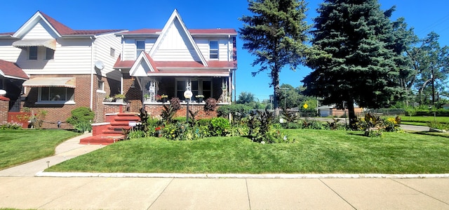 view of front of home featuring a front lawn