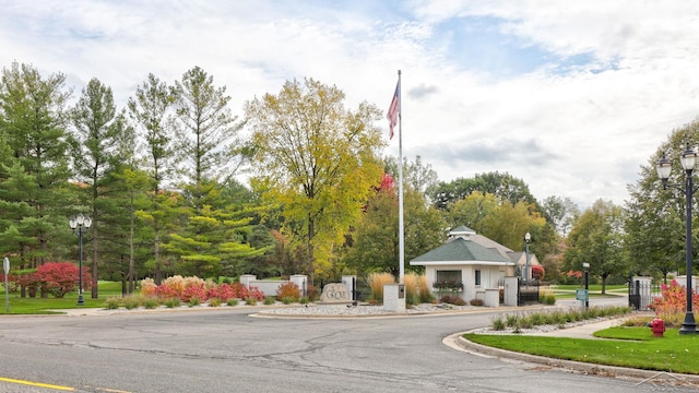 33 W Grove Ct, Freeland, MI 48623