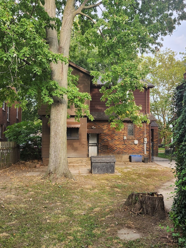 exterior space featuring a lawn