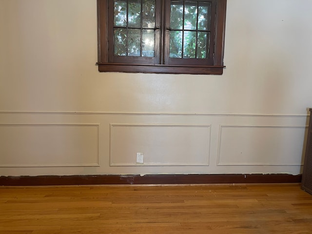 details with hardwood / wood-style floors