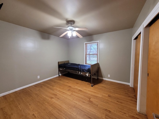 bedroom featuring light wood-type flooring, a closet, and ceiling fan