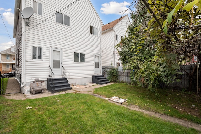 back of house featuring a lawn