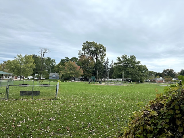 view of property's community featuring a yard