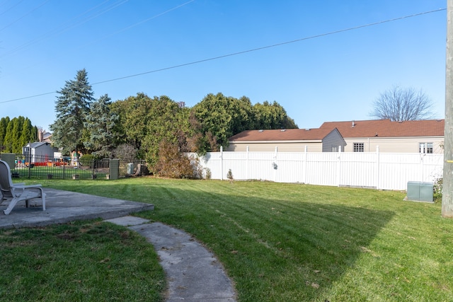 view of yard with a patio