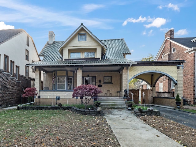 view of front of property featuring a porch