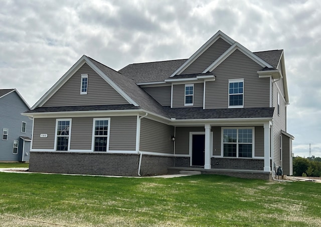 craftsman-style home featuring a front yard